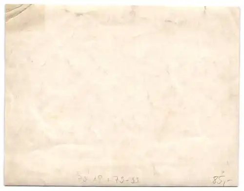 Fotografie Post mortem, Mondland in Beglgien, Hand aus dem Grab eines Meuschelmörders der deutschen Uffz. erwürgte