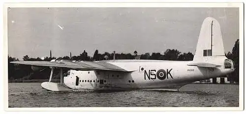 Fotografie unbekannter Fotograf, Ansicht Berin-Kladow, Wasserflugzeug Short Sunderland Kennung NS-K, teil der Luftbrücke