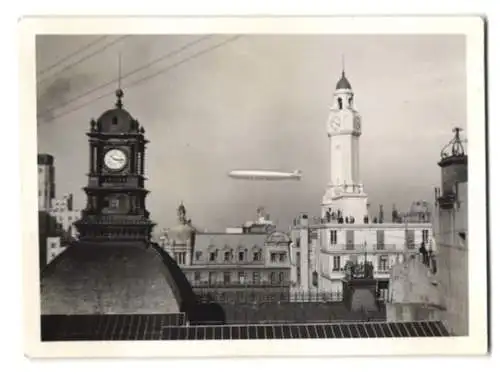 9 Fotografien unbekannter Fotograf, Ansicht Buenos Aires, Zeppelin - Luftschiff über der Stadt, Südamerika-Fahrt