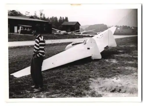 4 Fotografien Ansicht Kirchheim / Teck, Segelflugplatz Hahnweide, Segelflugzeug mit kurzem Doppelleitwerk