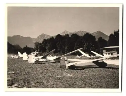 7 Fotografien Ansicht Kirchheim / Teck, Segelflugplatz Hahnweide, Flugplatz mit vielen Segelflugzeugen