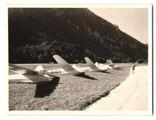 7 Fotografien Ansicht Kirchheim / Teck, Segelflugplatz Hahnweide, Flugplatz mit vielen Segelflugzeugen