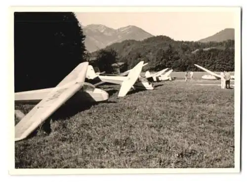 7 Fotografien Ansicht Kirchheim / Teck, Segelflugplatz Hahnweide, Flugplatz mit vielen Segelflugzeugen