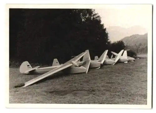 11 Fotografien Ansicht Kirchheim / Teck, Segelflugplatz Hahnweide, Segelflugzeuge auf dem Flugplatz