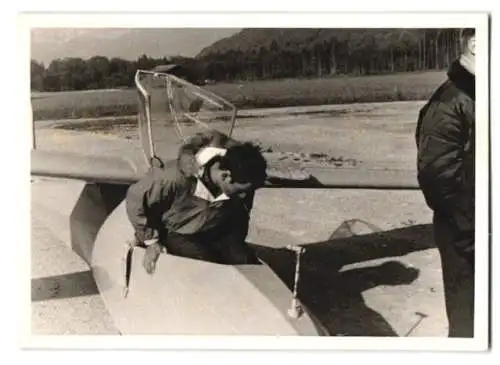 11 Fotografien Ansicht Kirchheim / Teck, Segelflugplatz Hahnweide, Segelflugzeuge auf dem Flugplatz