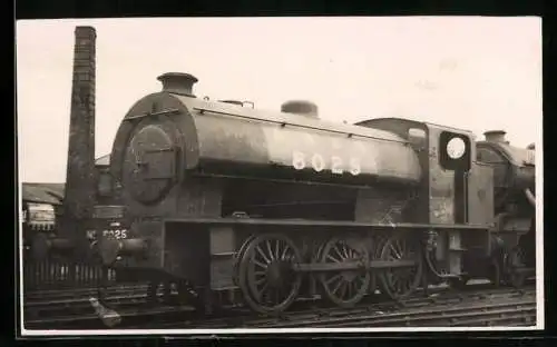 Fotografie britische Eisenbahn, Dampflok LNER, Lokomotive Nr. 8025