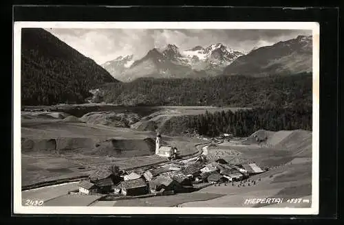 AK Umhausen, Niederthai, Ortsansicht aus der Vogelschau mit Alpenpanorama