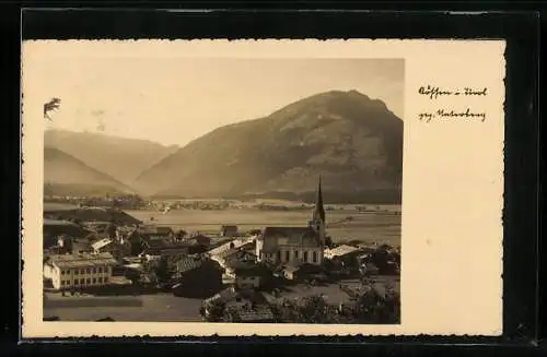 AK Kössen i. Tirol, Ortsansicht vor Gebirgshintergrund