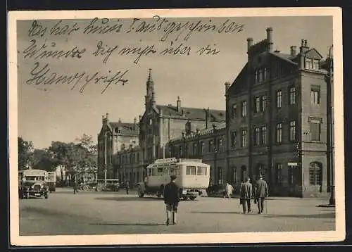 AK Freiberg i. Sa., Bahnhof mit Autobussen