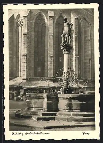 AK Heidelberg / Neckar, Der Herkulesbrunnen bei der Kirche