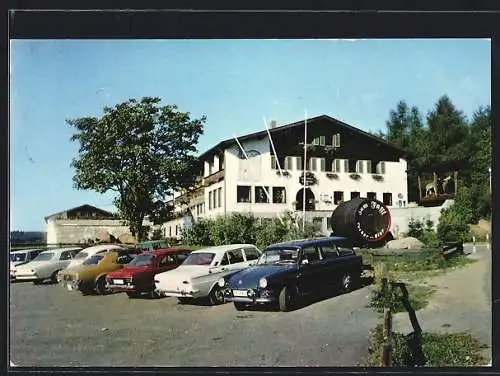 AK Schönsee /Opf. Wald, Hotel St. Hubertus mit Parkplatz und Autos