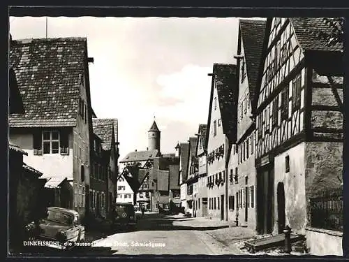 AK Dinkelsbühl, Strasse Schmiedgasse mit Fachwerkhaus