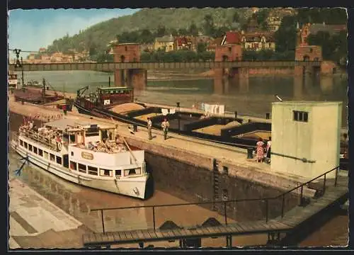 AK Heidelberg / Neckar, Dampfer MS Liselotte von der Pfalz in der Schleuse