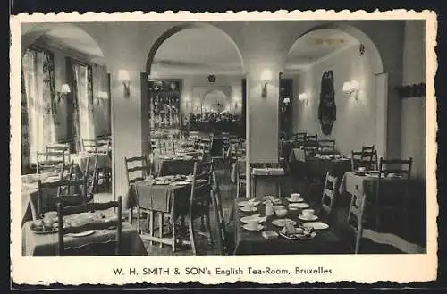 AK Brüssel / Bruxelles, W. H. Smith & Son`s English Tea-Room, 71-75, Bd. Adolphe Max, Interior