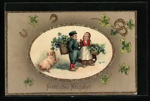 Künstler-AK Kleines Paar mit Glücksschwein und Kleeblättern zu Neujahr
