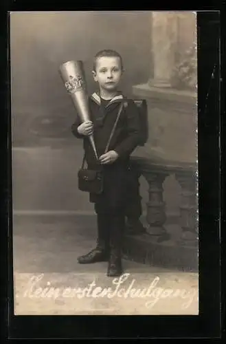 AK Kleiner Junge mit Schultüte bereit für den Schulanfang