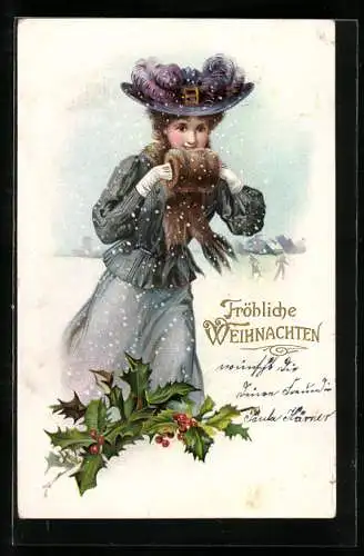 AK Dame mit Muff im Schnee an Weihnachten