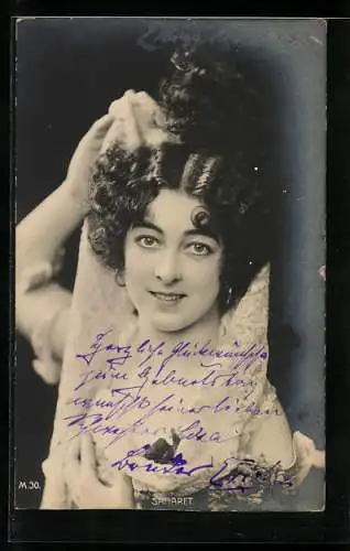 AK Tänzerin Saharet mit gewelltem Haar