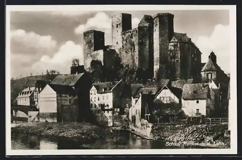AK Runkel, Teilansicht mit Burg vom Wasser aus