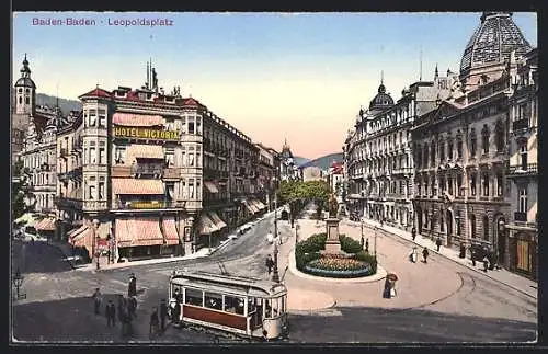 AK Baden-Baden, Leopoldsplatz mit Hotel Victoria und Strassenbahn