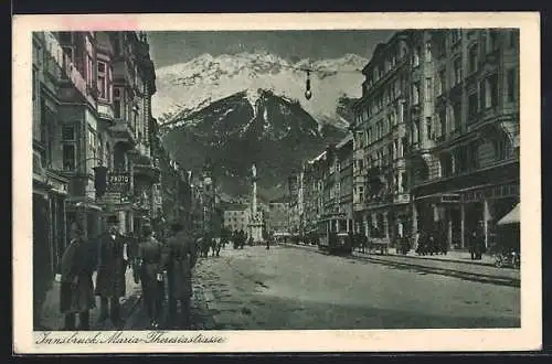 AK Innsbruck, Maria-Theresienstrasse mit Strassenbahn und Alpenpanorama