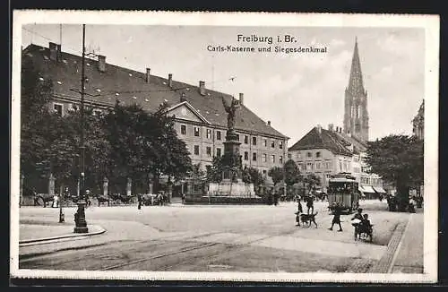 AK Freiburg i. Br., Carls-Kaserne und Siegesdenkmal mit Strassenbahn