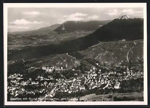 AK Neuffen, Ortsansicht mit Ruine Hohenneuffen vom Flugzeug aus