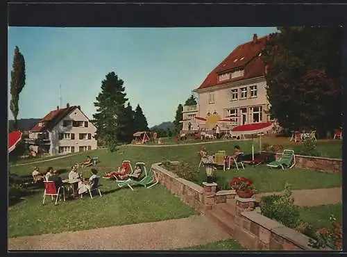 AK Badenweiler, Das Hotel Rheingold, Markgrafenstr. 3, Gäste im Garten