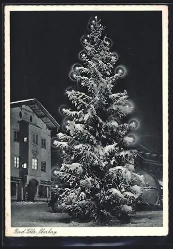 AK Bad Tölz /Oberbay., Geschmückter Weihnachtsbaum im Schnee