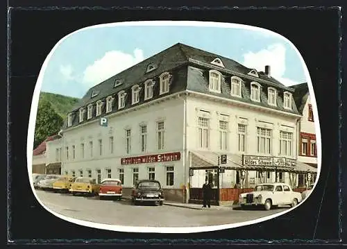 AK Adenau am Nürburgring, Hotel-Restaurant zum wilden Schwein, Mercedes Auto