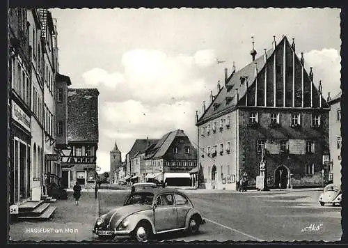 AK Hassfurt am Main, Strassenpartie am Rathaus, VW-Käfer