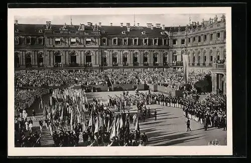 AK Stuttgart, 15. Deutsches Turnfest 1933, Bannerübergabe im Hof des Neuen Schlosses, n