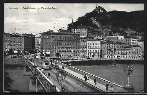 AK Salzburg, Strassenbahn auf der Staatsbrücke gegen Kapuzinerberg