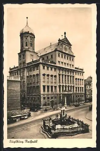 AK Augsburg, am Denkmal vor dem Rathaus