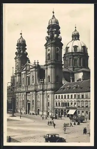 AK München, Theatinerkirche im Sonnenschein