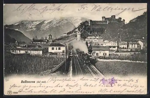 AK Bellinzona, Ortsansicht mit der Burg, Eisenbahn im Vordergrund