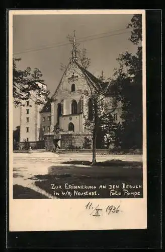 AK Wr. Neustadt, Ortspartie an der Kirche