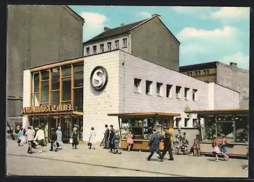 AK Berlin-Prenzlauer Berg, S-Bahnhof Schönhauser Allee mit Zeitungskiosk