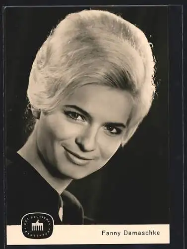 AK Schauspielerin Fanny Damaschke mit freundlichem Lächeln