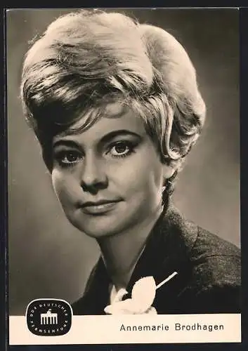 AK Schauspielerin Annemarie Brodhagen mit hochtoupiertem Haar