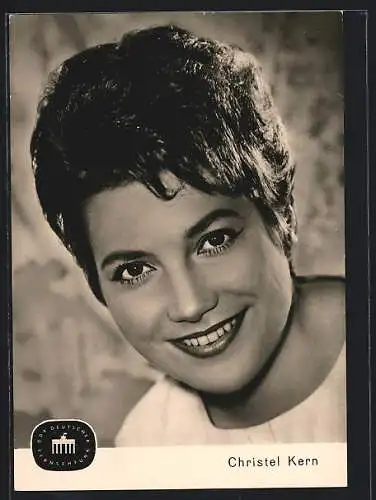 AK Schauspielerin Christel Kern lächelnd