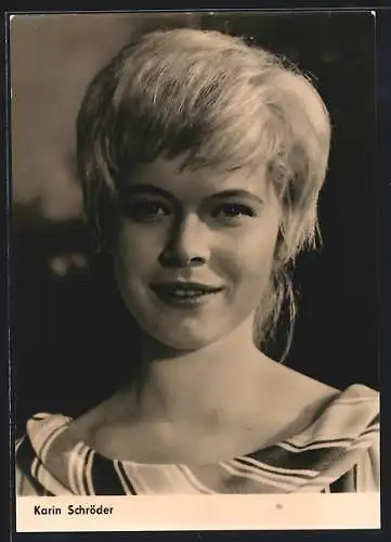 AK Schauspielerin Karin Schröder mit freundlichem Lächeln