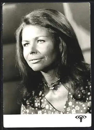 AK Schauspielerin Monika Meynert in geblümtem Kleid
