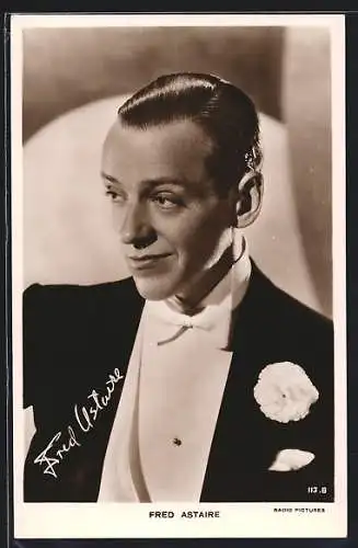 AK Schauspieler Fred Astaire im Anzug