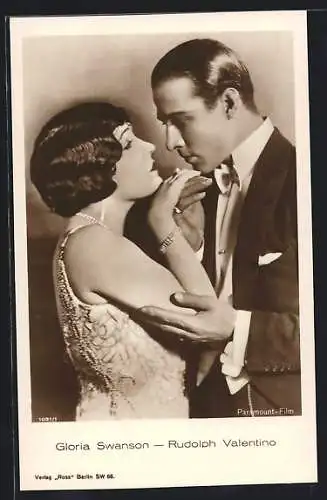 AK Schauspieler Rudolph Valentino und Gloria Swanson in einer gemeinsamen Filmszene