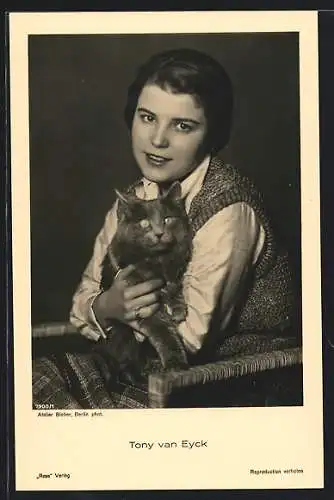 AK Schauspielerin Tony van Eyck mit ihrer Katze