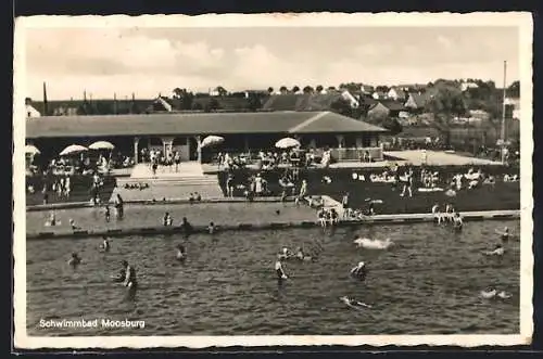AK Moosburg, Schwimmbad mit Besuchern