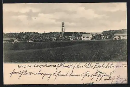 AK Oberfeldkirchen, Panorama mit Kirche von einem Feld aus