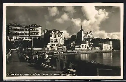 AK Sassnitz a. Rügen, Ostseebad, Hotel mit Strandpromenade