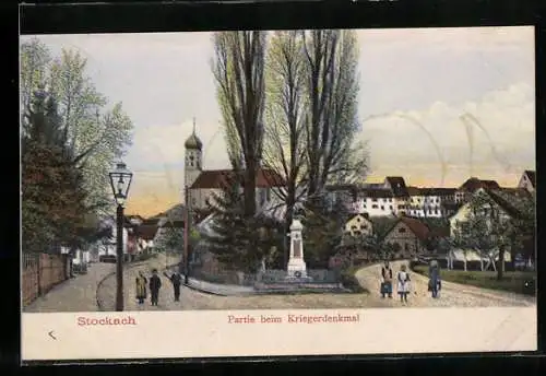 AK Stockach, Strassenpartie mit Kirche und Kriegerdenkmal
